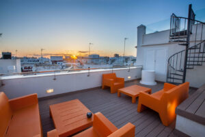 Immerse yourself in the magic of Cádiz from our apartments. A strategic location that allows you to easily explore the city and its charms.