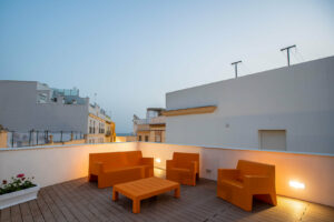 Immerse yourself in the magic of Cádiz from our apartments. A strategic location that allows you to easily explore the city and its charms.